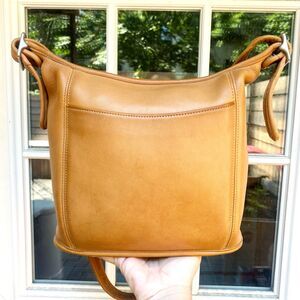 '00 Vintage Coach 2-way Medium Slim Duffle Bag in Camel w/ Nickel Hardware